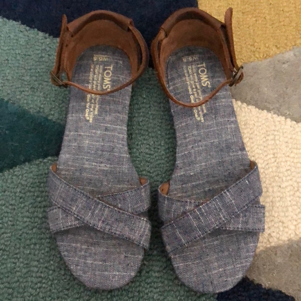 TOMS Crisscross Denim Sandals Size 5.5 (Fits 6)